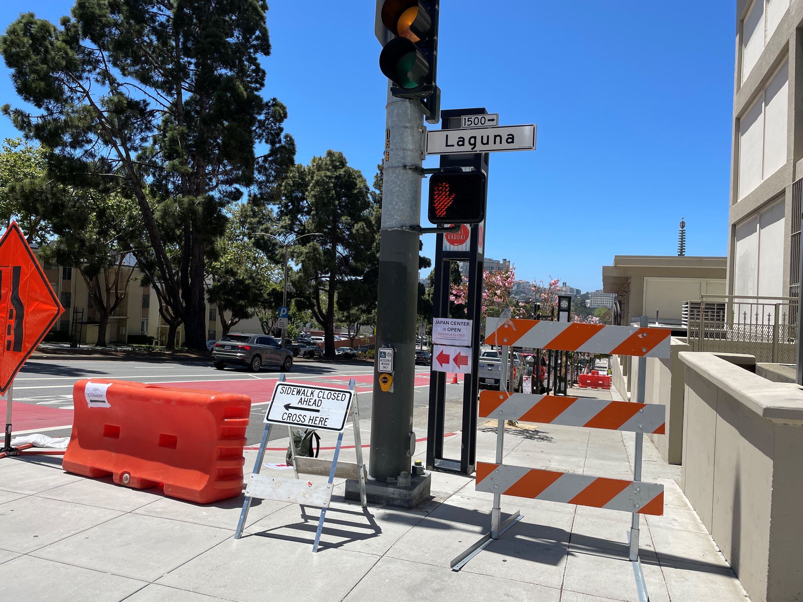 Contractor fencing along Geary Blvd (2)